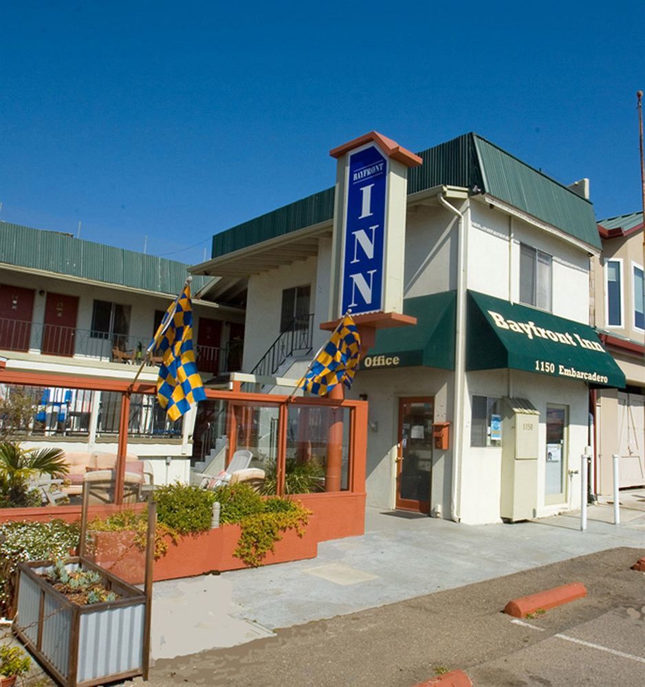 Bayfront Motel 2*